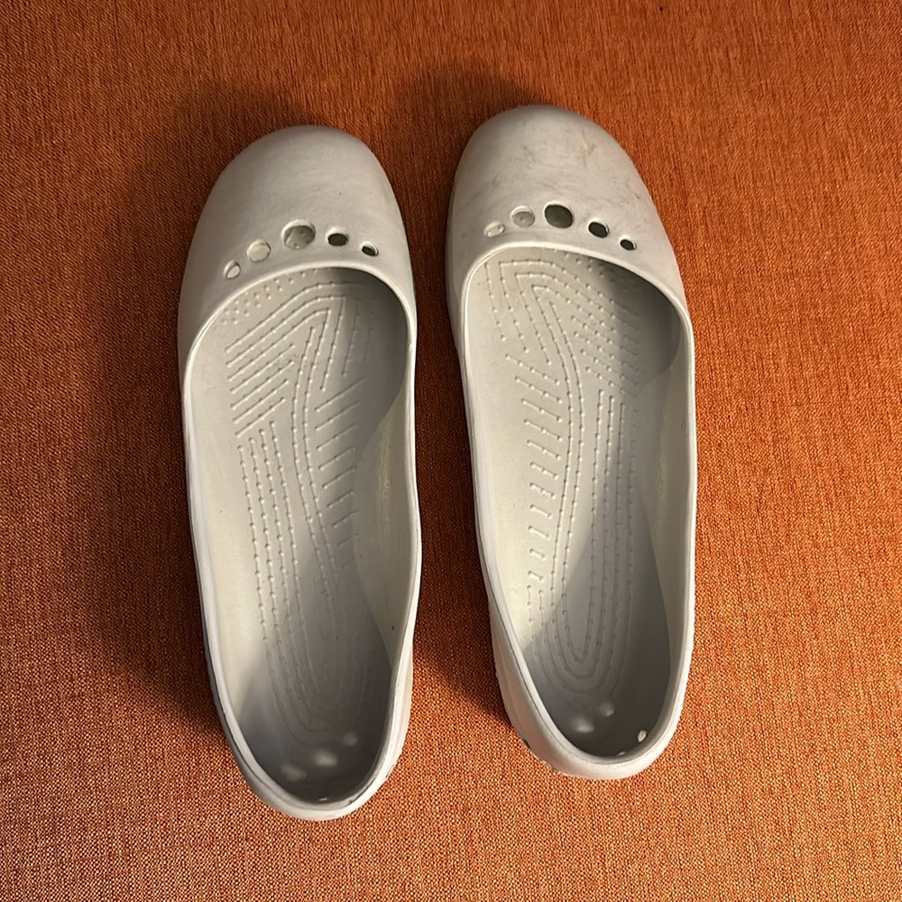 White size 9 ballet flat crocks